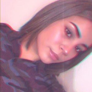 Meet your Posher, Emilie